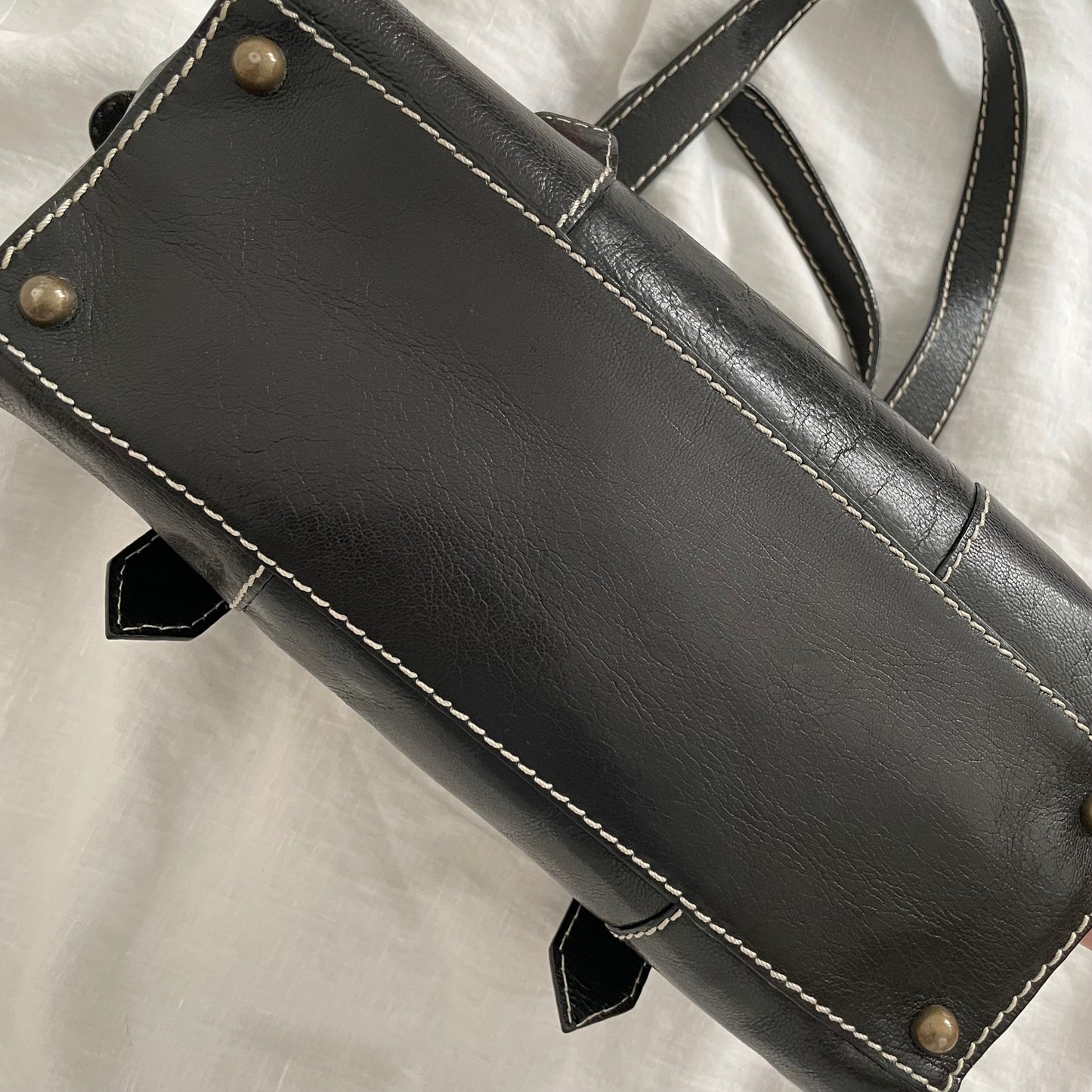 vintage anna sui black leather brassy hardware butterfly lock shoulder bag