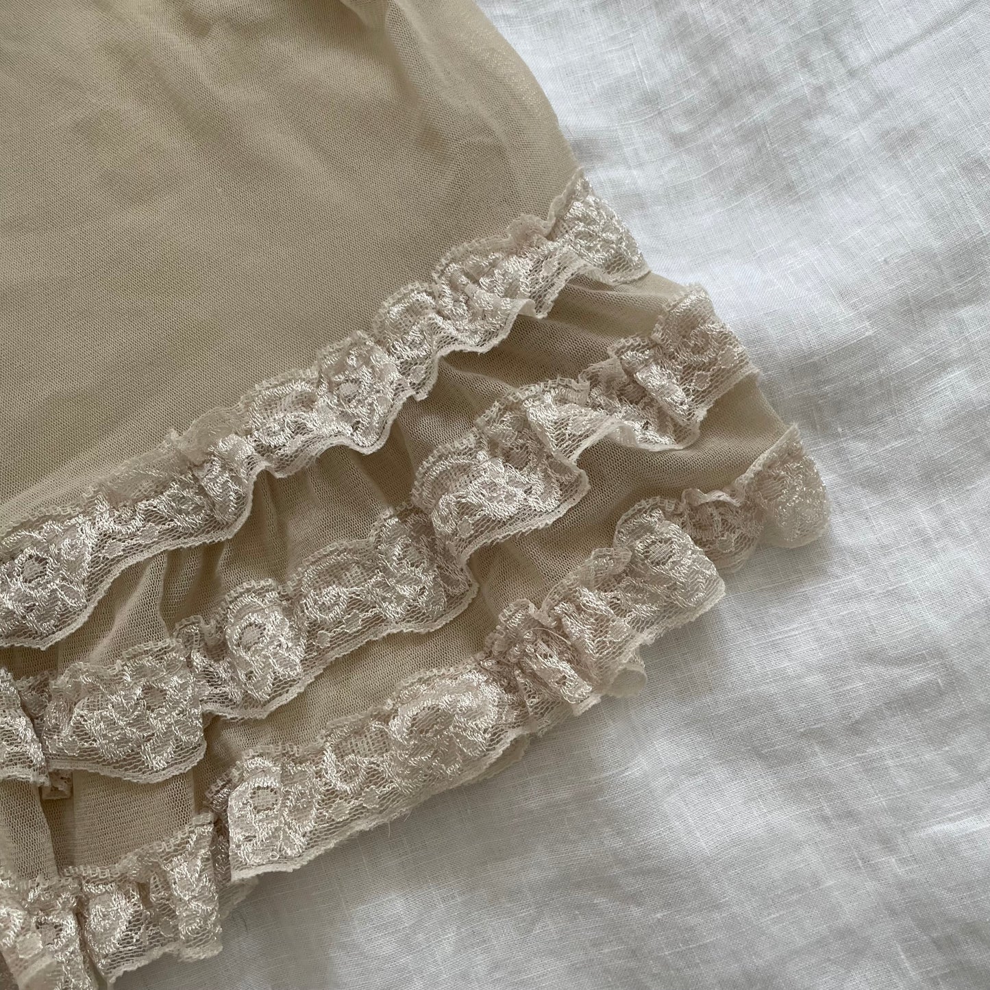 lfdms vintage beige lacey ruffle trim sheer mesh knee length skirt