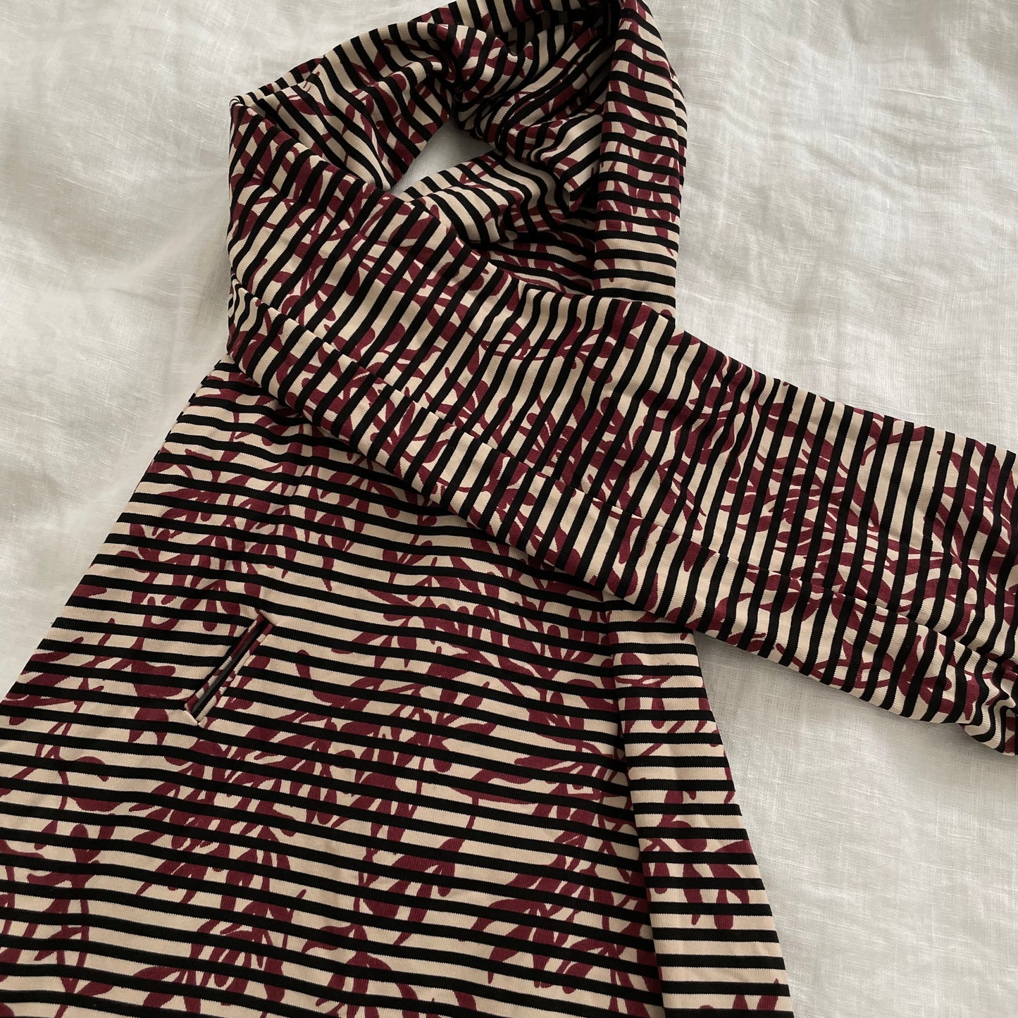 vintage hood burgandy floral print striped heck neck top with attached neck scarf