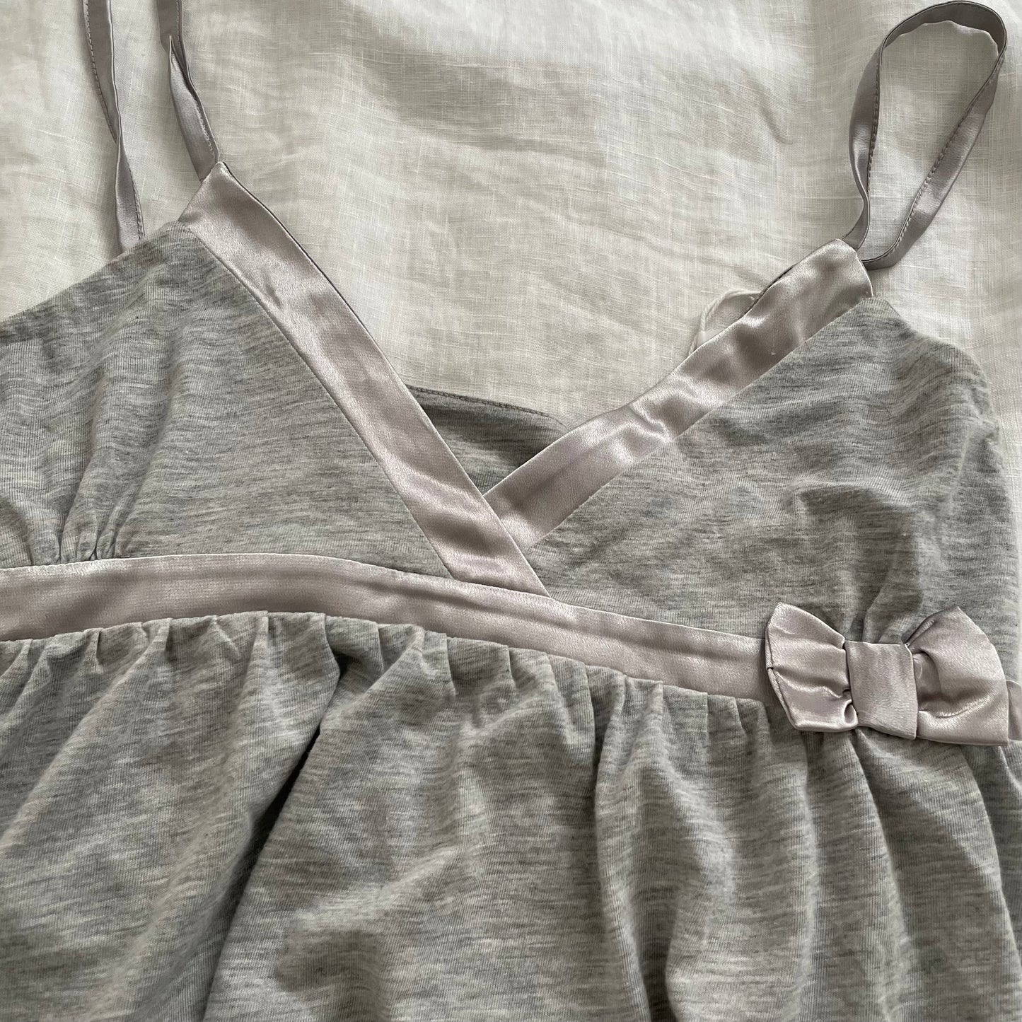 motivi grey puffy balloon hem babydoll satin trim and bow detail camisole