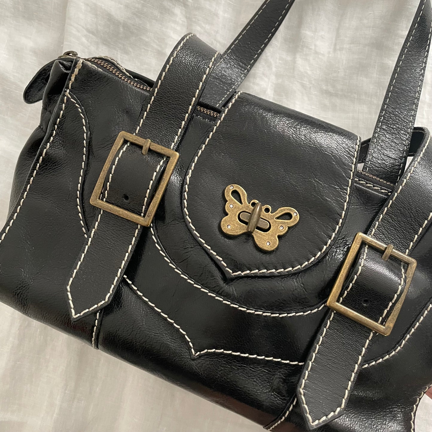 vintage anna sui black leather brassy hardware butterfly lock shoulder bag