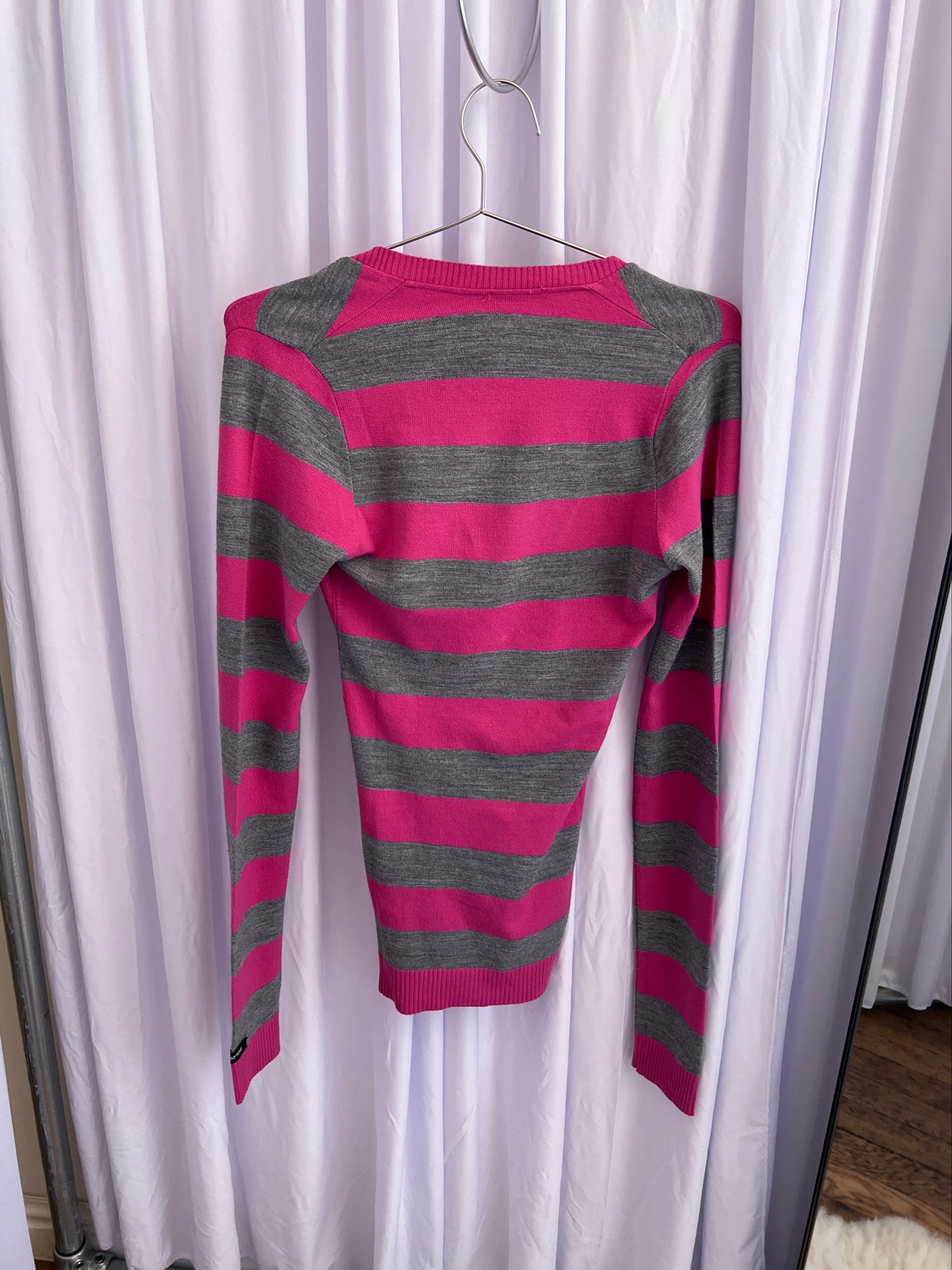 Denny Rose Fuschia Pink Grey Striped V Neck Fitted Knit Sweater