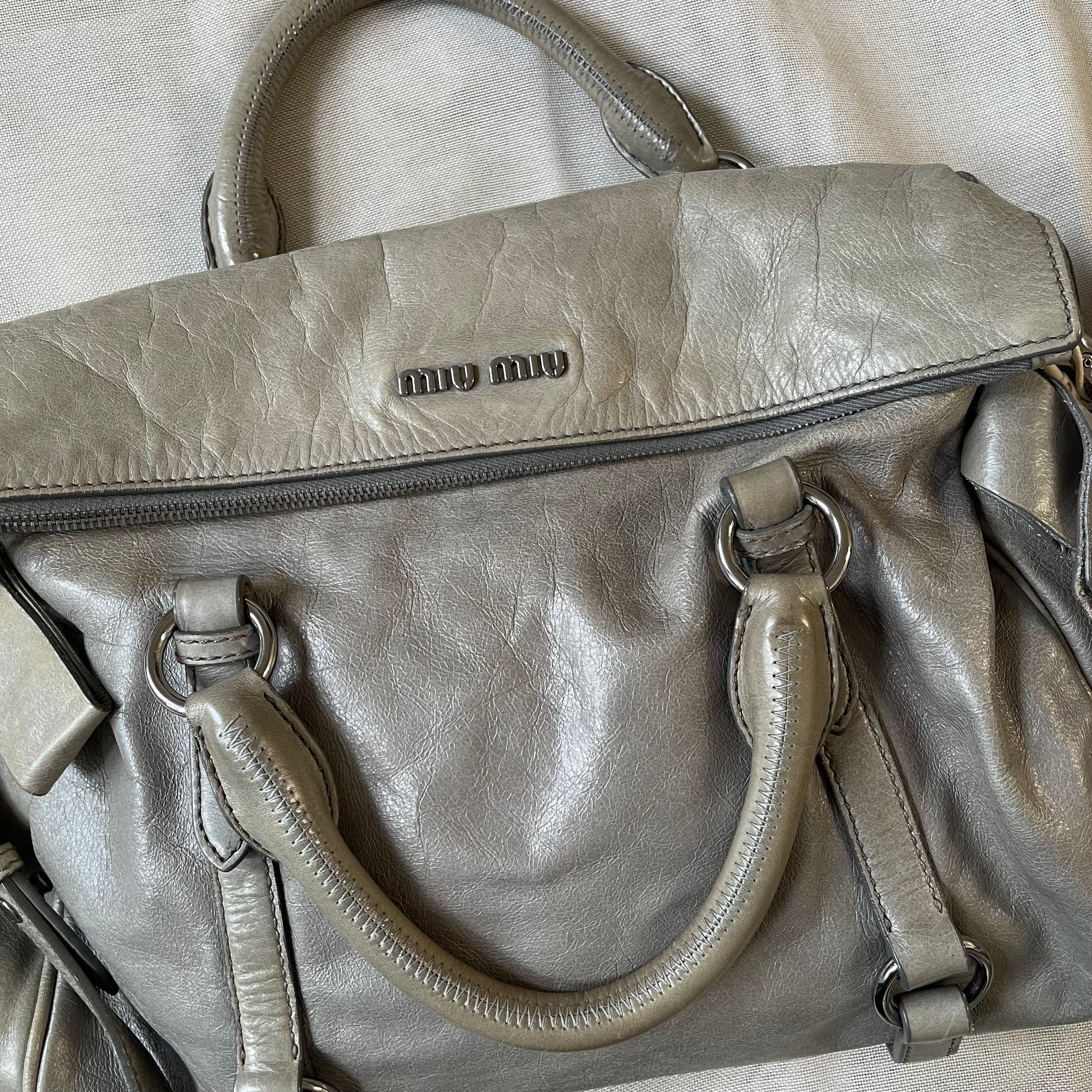 鼠尾草绿皮革银色五金Miu Miu Vitello Lux 缎带两用斜挎包– Lunerie