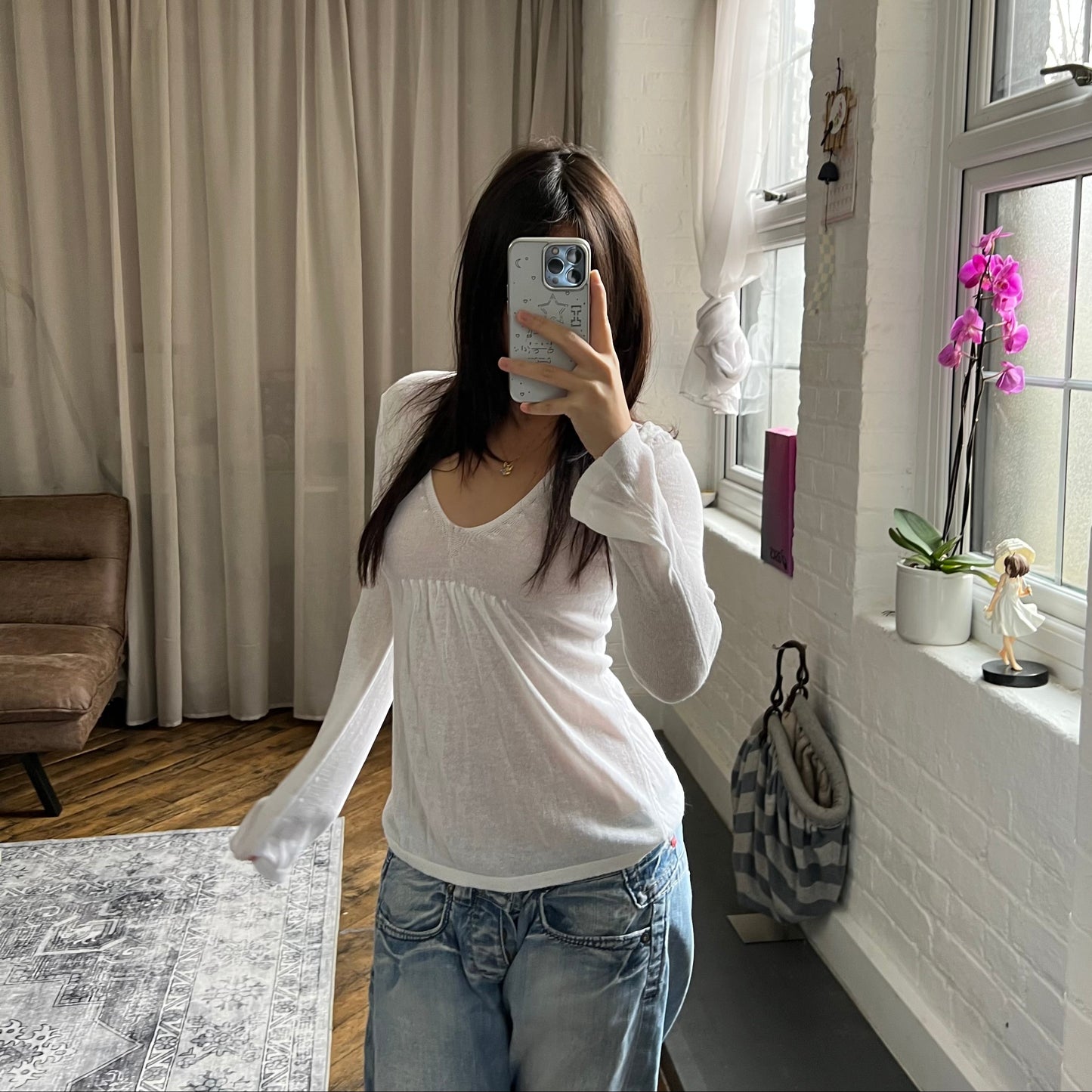white motivi long sleeve ruched v neck fine knit top