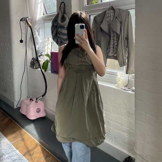 实用卡其色高领娃娃衫无袖罩衫连衣裙