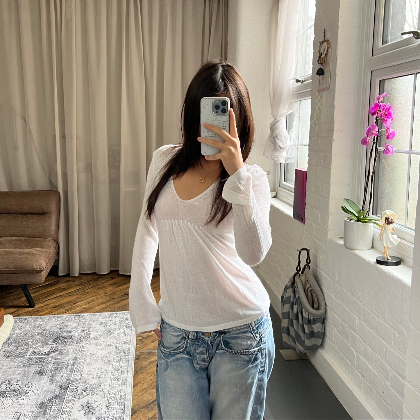 white motivi long sleeve ruched v neck fine knit top