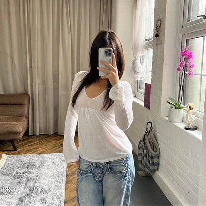 white motivi long sleeve ruched v neck fine knit top