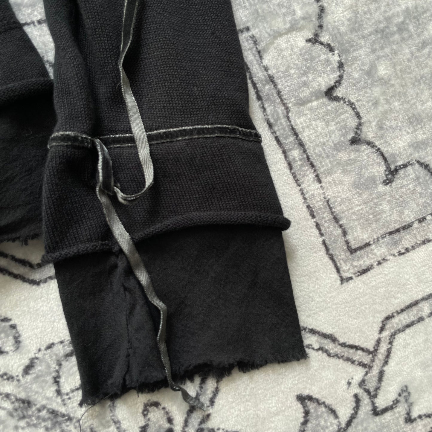 一步式黑色V领大纽扣装饰长袖开衫