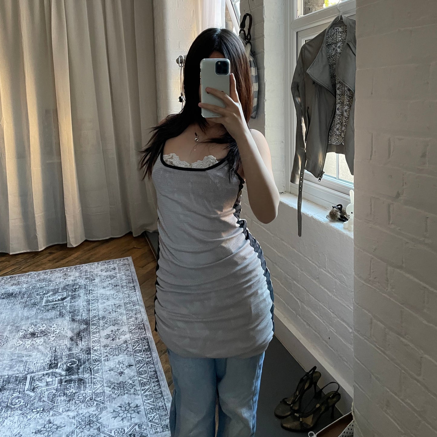 Marithe francois girbaud 灰色网布褶饰侧边蕾丝饰边中长连衣裙