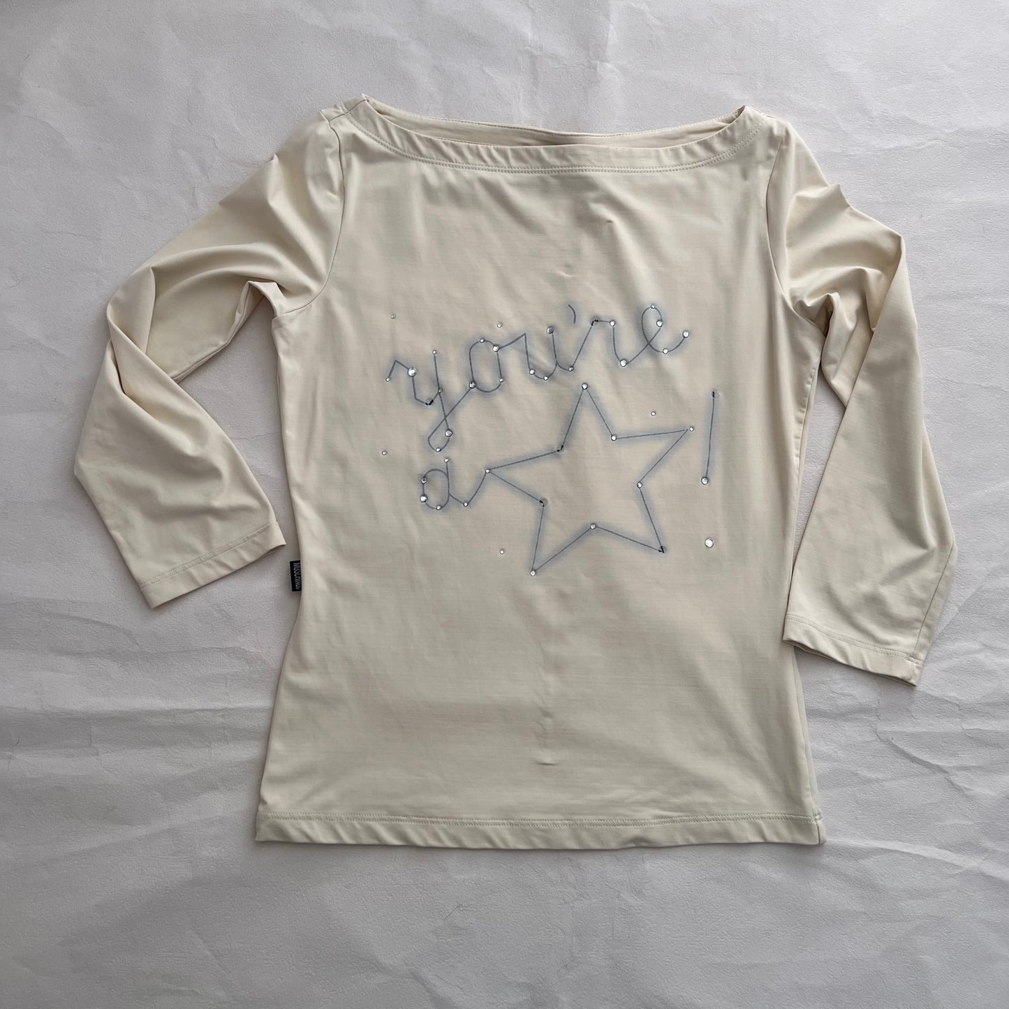 Moschino Cream Baby Blue You'Re A Star Graphic Wide Neck Log Sleeve Top