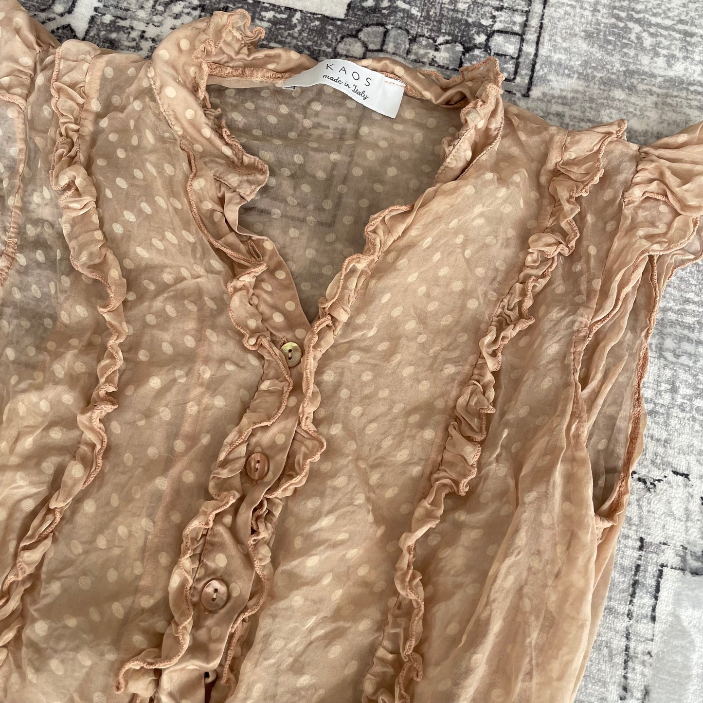 浪漫乡村风真丝混沌薄纱蜜桃色波点荷叶边法式短袖收口纽扣衬衫