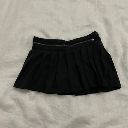 cecil mcbee black pleated mini skort with zip waist detail